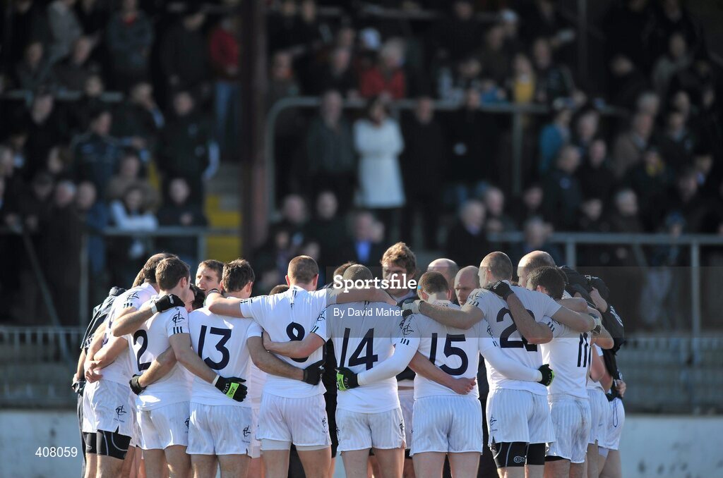 7 March 2010; Kildare players form a huddle before the start of the game. Allianz GAA Football National League, Division 2, Round 3, Kildare v Donegal, St Conleth's Park, Newbridge, Co. Kildare. Picture credit: David Maher / SPORTSFILE