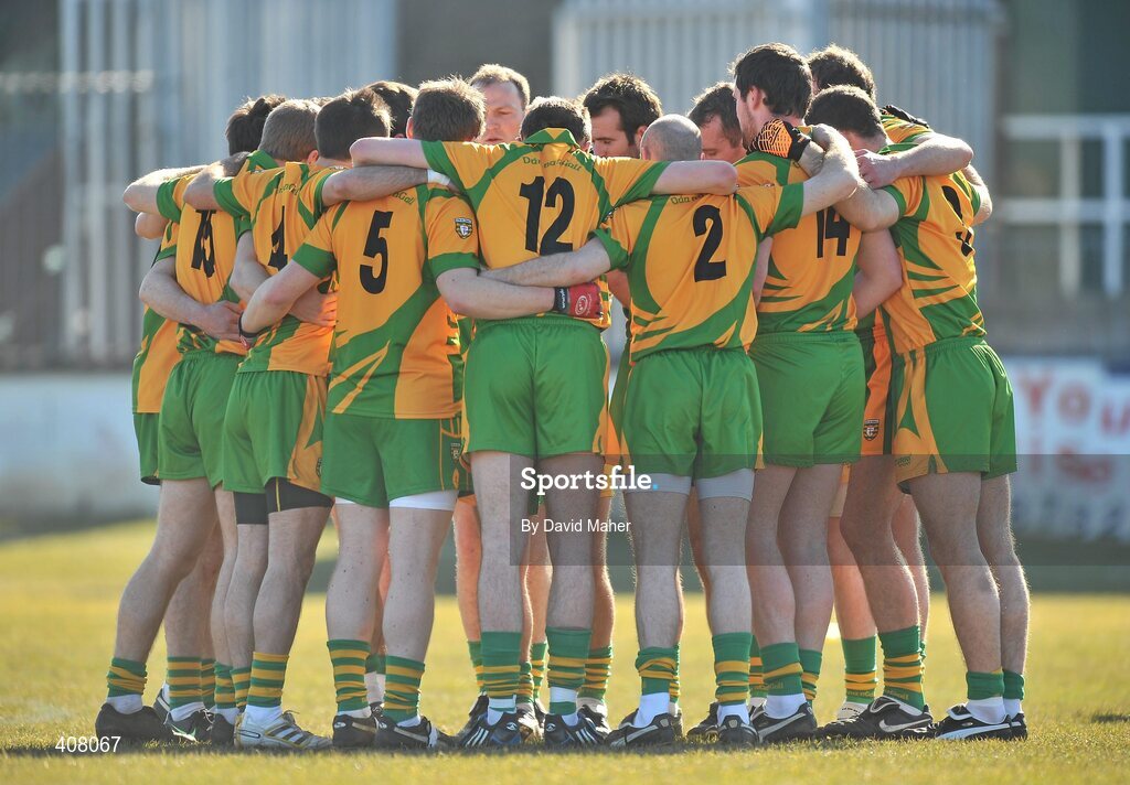 7 March 2010; Donegal players form a huddle before the start of the game. Allianz GAA Football National League, Division 2, Round 3, Kildare v Donegal, St Conleth's Park, Newbridge, Co. Kildare. Picture credit: David Maher / SPORTSFILE