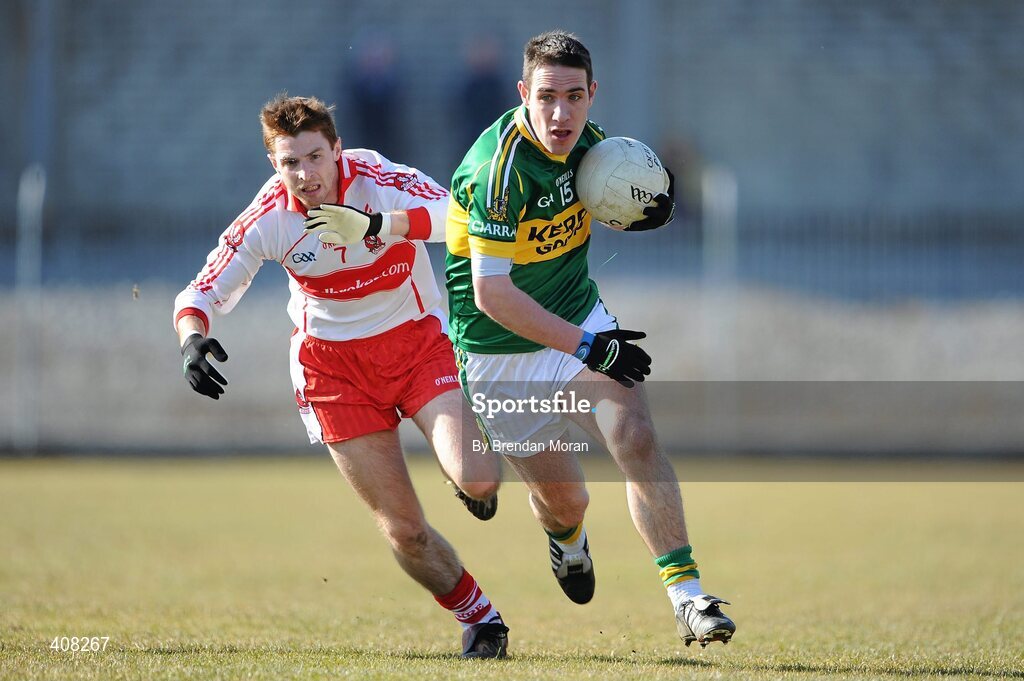 7 March 2010; Declan O'Sullivan, Kerry, in action against Gerard O'Kane, Derry. Allianz GAA Football National League, Division 1, Round 3, Kerry v Derry, Austin Stack Park, Tralee, Co. Kerry. Picture credit: Brendan Moran / SPORTSFILE