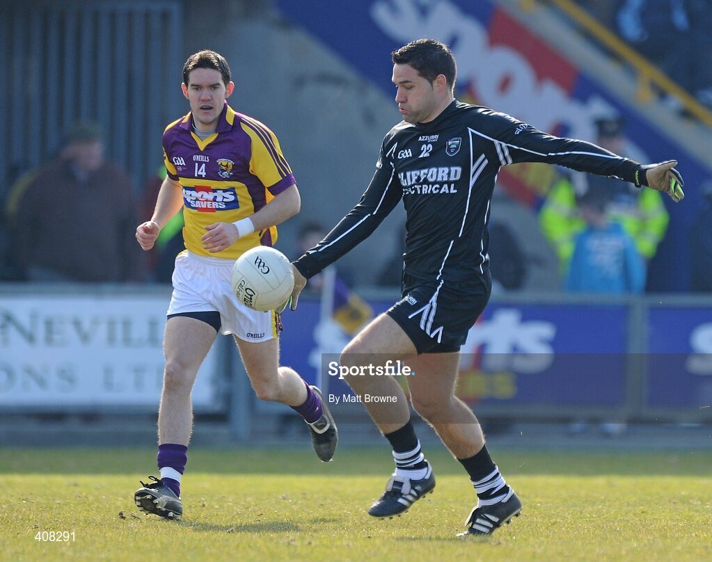 7 March 2010; Sean Davey, Sligo, in action against Shane Roche, Wexford. Allianz National Football League, Division 3, Round 3, Wexford v Sligo, Wexford Park, Wexford. Picture credit: Matt Browne / SPORTSFILE