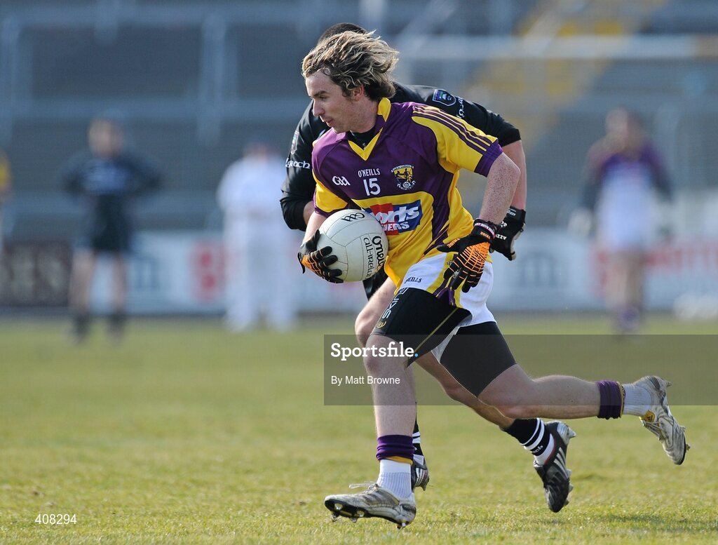 7 March 2010; Ben Brosnan, Wexford, in action against Neil Ewing, Sligo. Allianz National Football League, Division 3, Round 3, Wexford v Sligo, Wexford Park, Wexford. Picture credit: Matt Browne / SPORTSFILE
