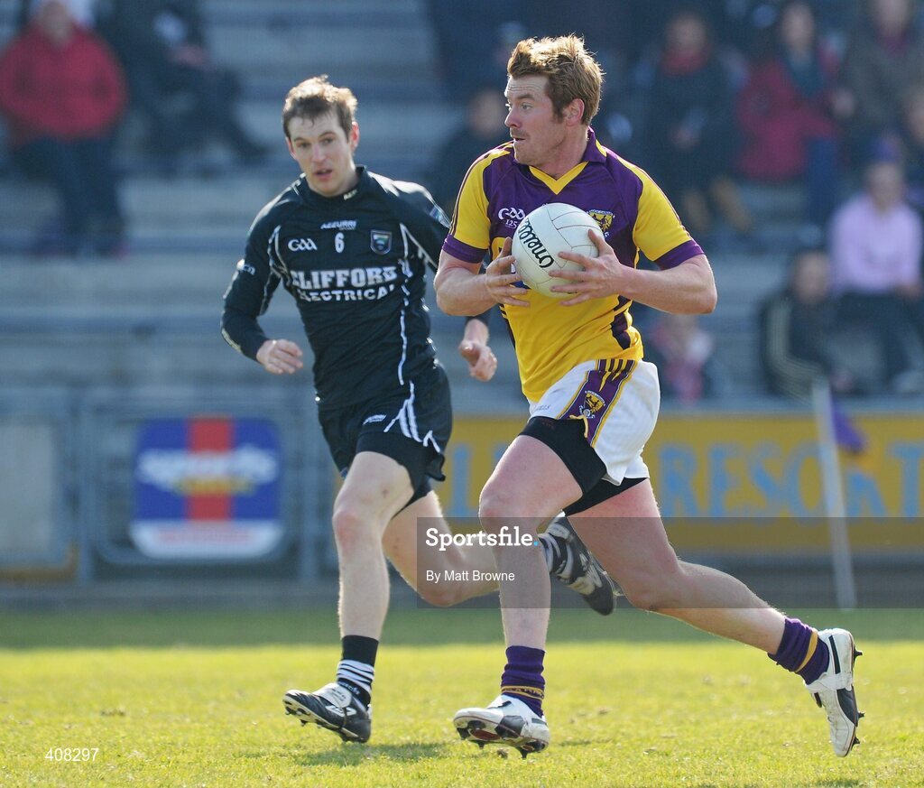 7 March 2010; Eric Bradley, Wexford, in action against Mark Quinn, Sligo. Allianz National Football League, Division 3, Round 3, Wexford v Sligo, Wexford Park, Wexford. Picture credit: Matt Browne / SPORTSFILE