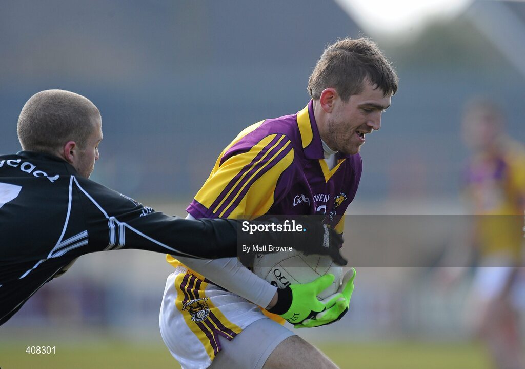 7 March 2010; Adrian Flynn, Wexford, in action against Johnny Davey, Sligo. Allianz National Football League, Division 3, Round 3, Wexford v Sligo, Wexford Park, Wexford. Picture credit: Matt Browne / SPORTSFILE