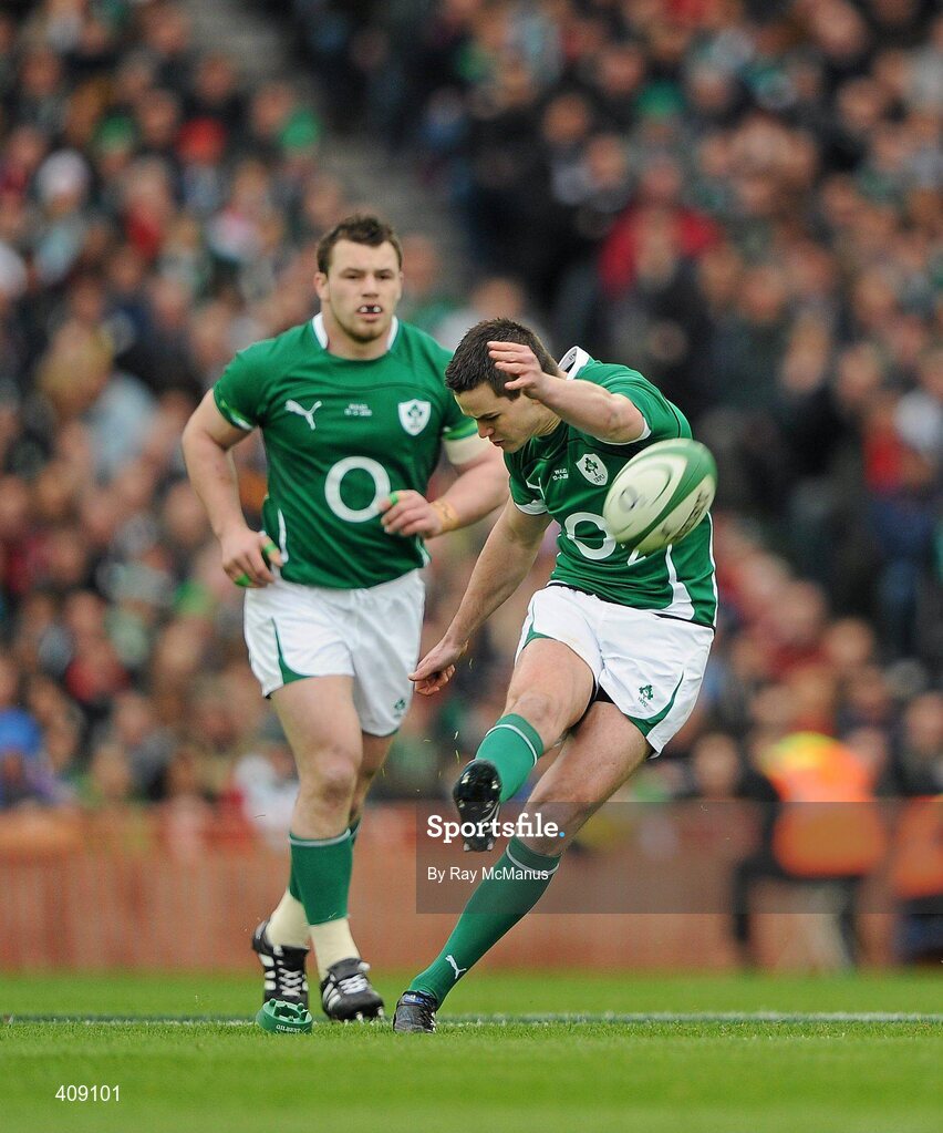 13 March 2010; Ireland's Jonathan Sexton misses his first penalty kick of the match. RBS Six Nations Rugby Championship, Ireland v Wales, Croke Park, Dublin. Picture credit: Ray McManus / SPORTSFILE