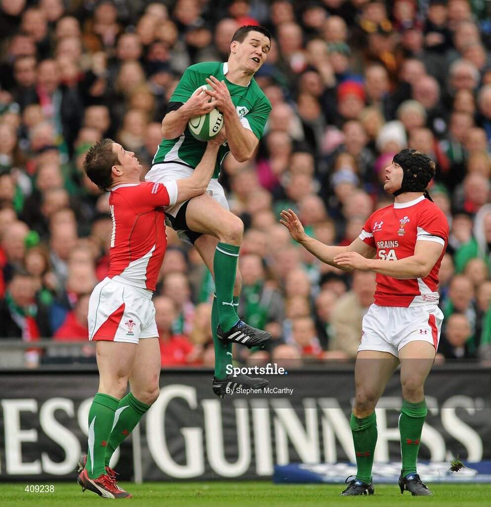 13 March 2010; Jonathan Sexton, Ireland, in action against Shane Williams and Leigh Halfpenny, right, Wales. RBS Six Nations Rugby Championship, Ireland v Wales, Croke Park, Dublin. Picture credit: Stephen McCarthy / SPORTSFILE