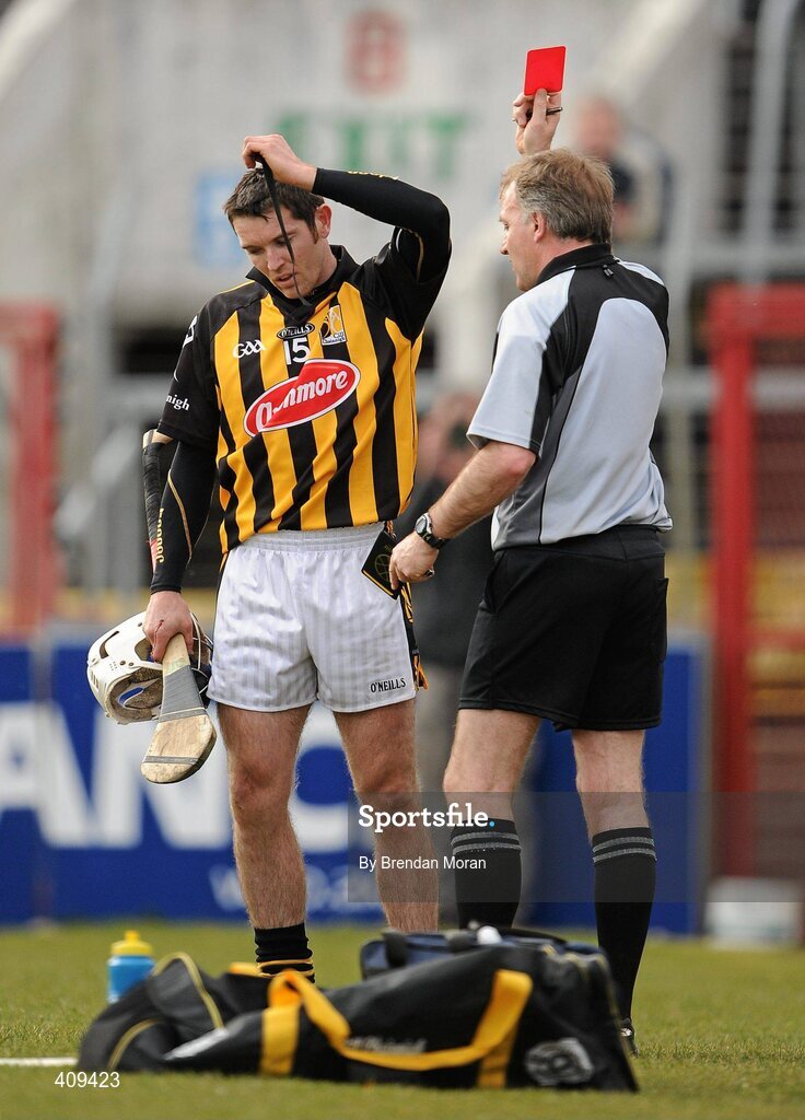14 March 2010; Michael Grace, Kilkenny, is shown a red card by referee Dickie Murphy. Allianz GAA Hurling National League, Division 1, Round 3, Cork v Kilkenny, Pairc Ui Chaoimh, Cork. Picture credit: Brendan Moran / SPORTSFILE