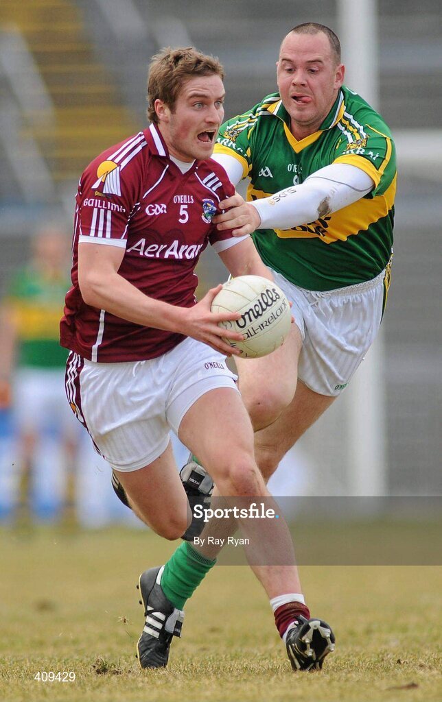 14 March 2010; Gary O'Donnell, Galway, in action against Michael Quirke, Kerry. Allianz GAA Football National League, Division 1, Round 4, Galway v Kerry, Pearse Stadium, Galway. Picture credit: Ray Ryan / SPORTSFILE