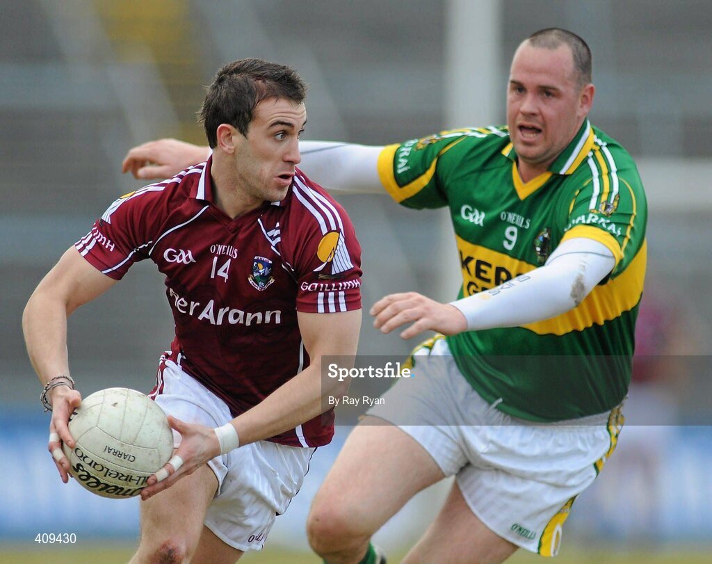 14 March 2010; Nicky Joyce, Galway, in action against Michael Quirke, Kerry. Allianz GAA Football National League, Division 1, Round 4, Galway v Kerry, Pearse Stadium, Galway. Picture credit: Ray Ryan / SPORTSFILE