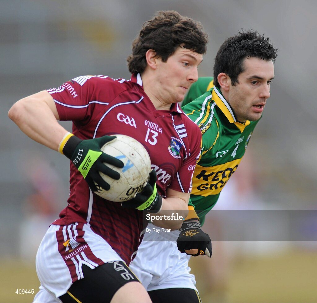 14 March 2010; Michael Meehan, Galway, in action against Tom O'Sullivan, Kerry. Allianz GAA Football National League, Division 1, Round 4, Galway v Kerry, Pearse Stadium, Galway. Picture credit: Ray Ryan / SPORTSFILE