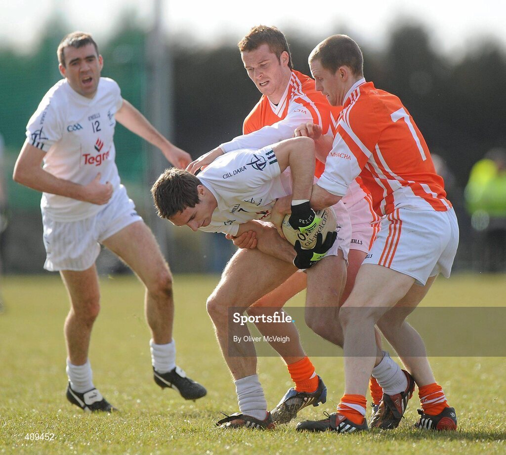 14 March 2010; Gary White, Kildare, in action against Paul Kernan and Finnian Moriarty, Armagh. Allianz GAA Football National League, Division 2, Round 4, Armagh v Kildare, St Oliver Plunkett Park, Crossmaglen, Co. Armagh. Picture credit: Oliver McVeigh / SPORTSFILE