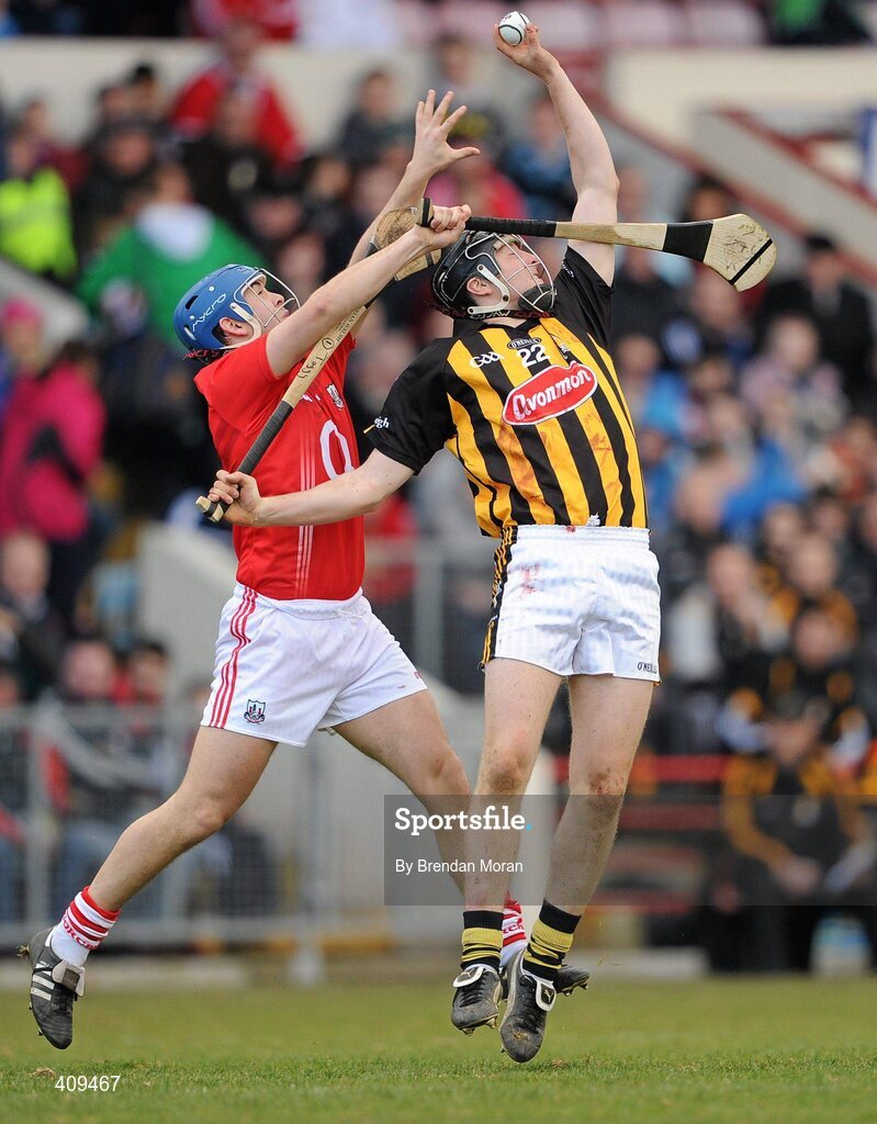14 March 2010; Aidan Fogarty, Kilkenny, catches the sliotar ahead of Shane Murphy, Cork. Allianz GAA Hurling National League, Division 1, Round 3, Cork v Kilkenny, Pairc Ui Chaoimh, Cork. Picture credit: Brendan Moran / SPORTSFILE