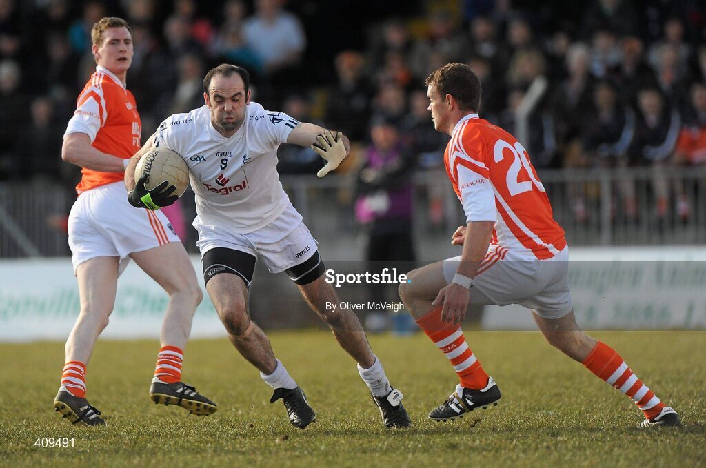 14 March 2010; Dermot Earley, Kildare, in action against Gareth Swift, Armagh. Allianz GAA Football National League, Division 2, Round 4, Armagh v Kildare, St Oliver Plunkett Park, Crossmaglen, Co. Armagh. Picture credit: Oliver McVeigh / SPORTSFILE
