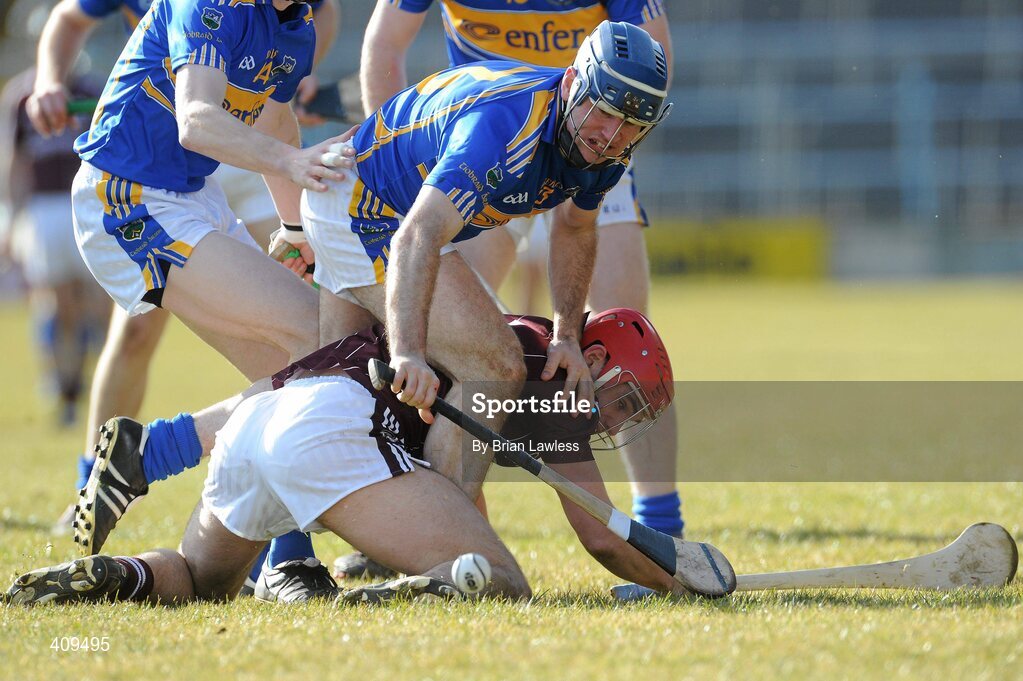 14 March 2010; Eoin Kelly, Tipperary, in action against Fergal Moore, Galway. Allianz GAA Hurling National League, Division 1, Round 3, Tipperary v Galway, Semple Stadium, Thurles, Co. Tipperary. Picture credit: Brian Lawless / SPORTSFILE