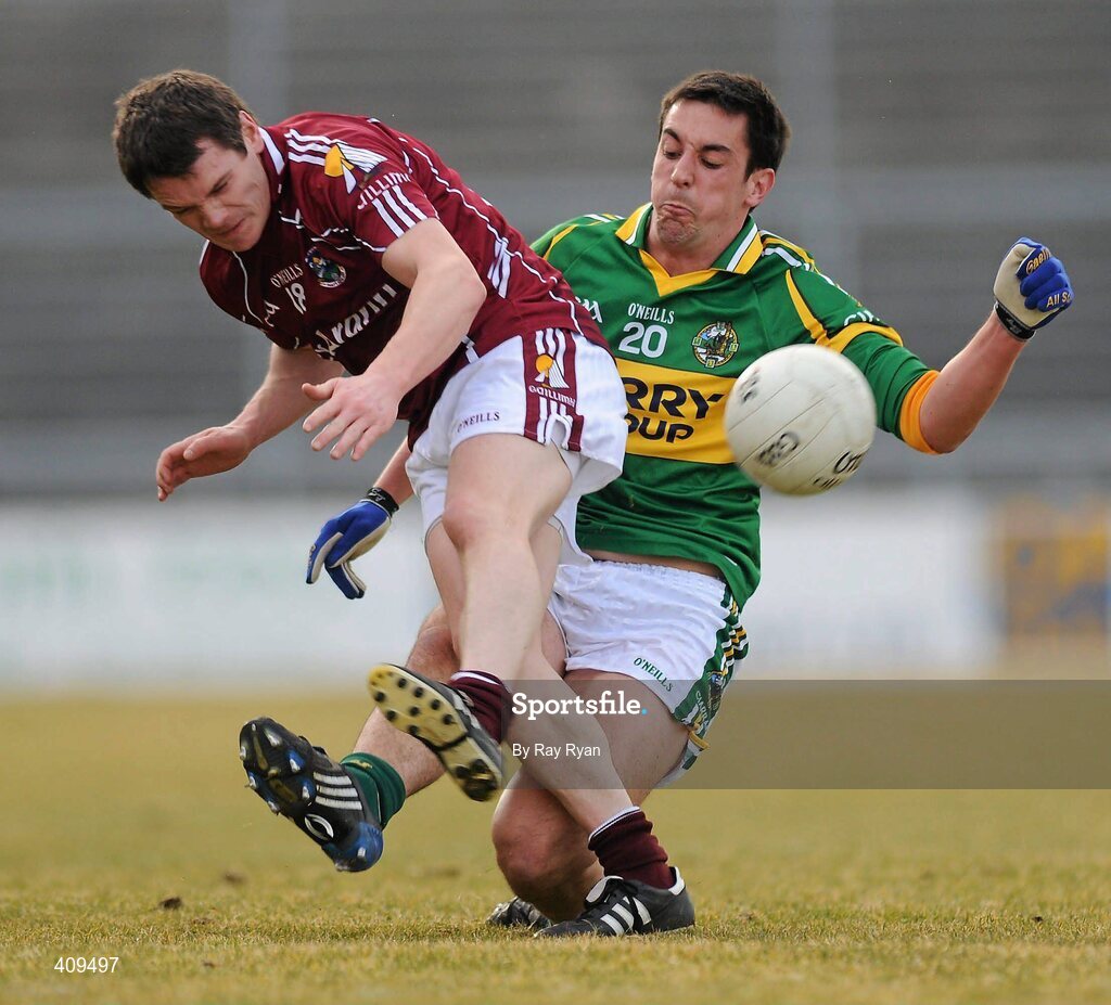 14 March 2010; Declan Meehan, Galway, in action against Anthony MAher, Kerry. Allianz GAA Football National League, Division 1, Round 4, Galway v Kerry, Pearse Stadium, Galway. Picture credit: Ray Ryan / SPORTSFILE