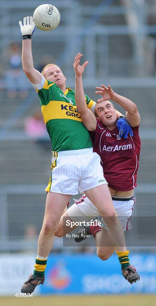 14 March 2010; Seamus Scanlon, Kerry, in action against Paul Conroy, Galway. Allianz GAA Football National League, Division 1, Round 4, Galway v Kerry, Pearse Stadium, Galway. Picture credit: Ray Ryan / SPORTSFILE