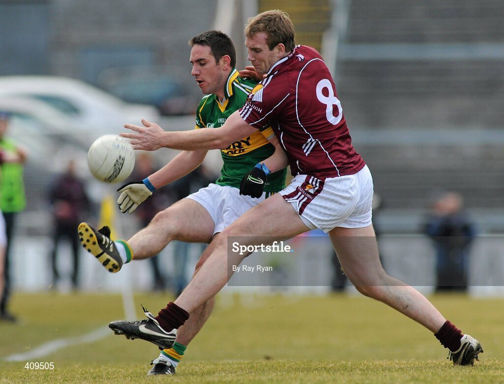 14 March 2010; Declan O'Sullivan, Galway, in action against Barry Cullinane, Kerry. Allianz GAA Football National League, Division 1, Round 4, Galway v Kerry, Pearse Stadium, Galway. Picture credit: Ray Ryan / SPORTSFILE