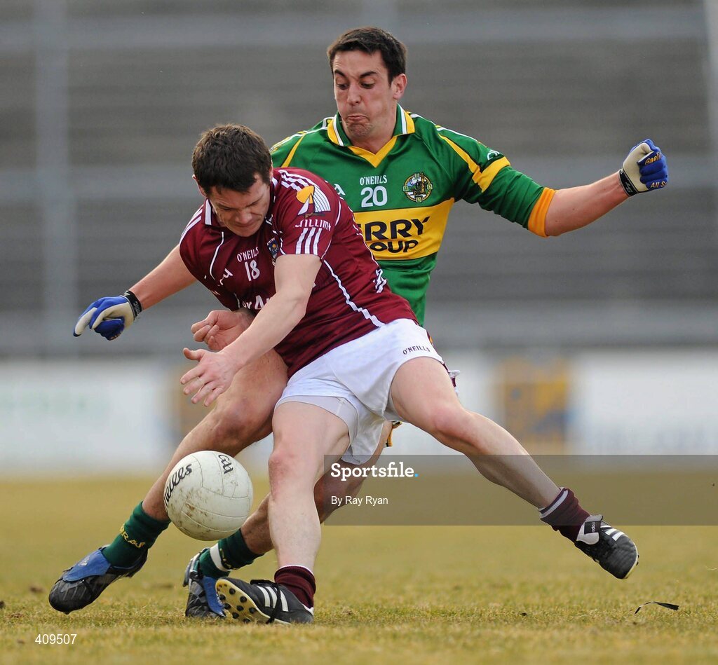 14 March 2010; Declan Meehan, Galway, in action against Anthony Maher, Kerry. Allianz GAA Football National League, Division 1, Round 4, Galway v Kerry, Pearse Stadium, Galway. Picture credit: Ray Ryan / SPORTSFILE