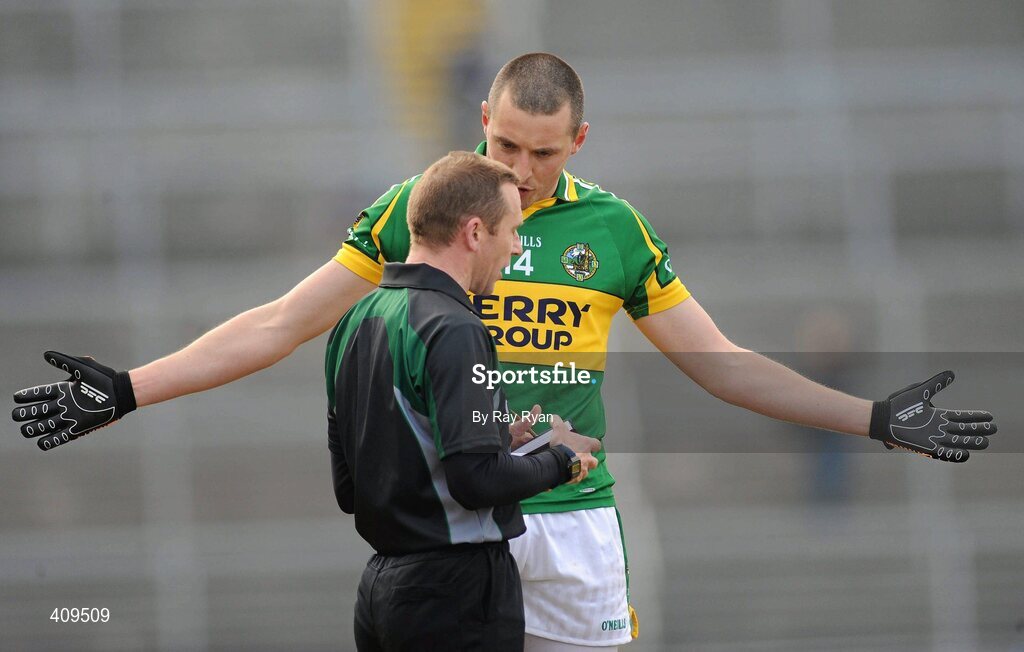 14 March 2010; Kieran Donaghy, Kerry, is booked by referee Michael Duffy. Allianz GAA Football National League, Division 1, Round 4, Galway v Kerry, Pearse Stadium, Galway. Picture credit: Ray Ryan / SPORTSFILE