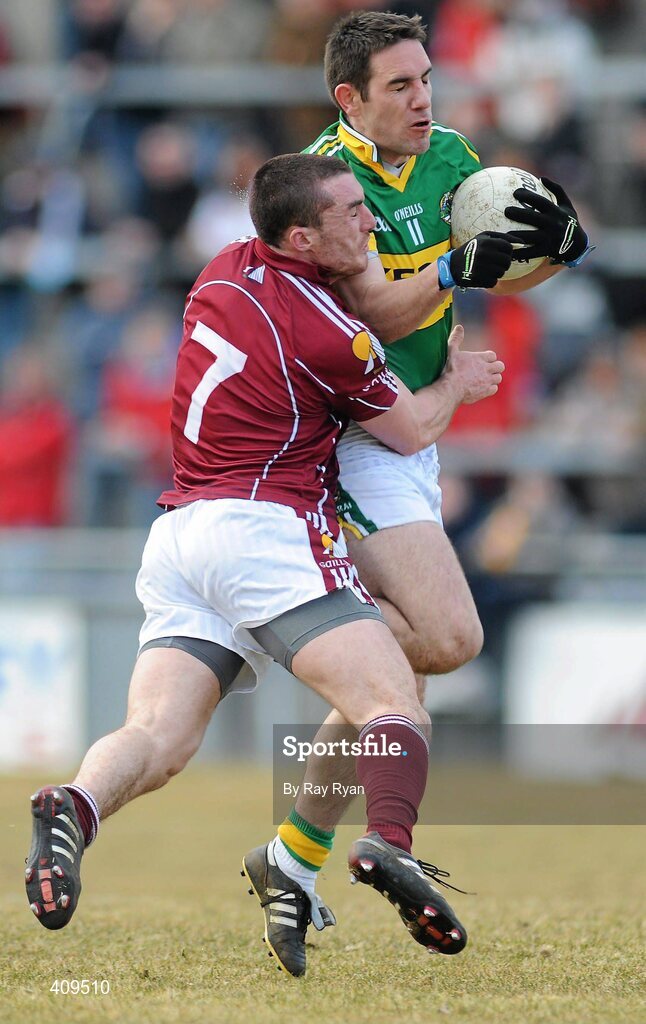 14 March 2010; Declan O'Sullivan, Kerry, in action against David Reilly, Galway. Allianz GAA Football National League, Division 1, Round 4, Galway v Kerry, Pearse Stadium, Galway. Picture credit: Ray Ryan / SPORTSFILE