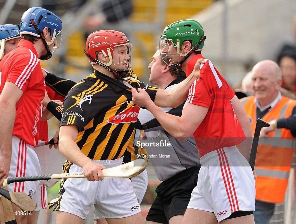 14 March 2010; Tommy Walsh, Kilkenny, and Brian Murphy, Cork, near the end of the first half. Allianz GAA Hurling National League, Division 1, Round 3, Cork v Kilkenny, Pairc Ui Chaoimh, Cork. Picture credit: Brendan Moran / SPORTSFILE