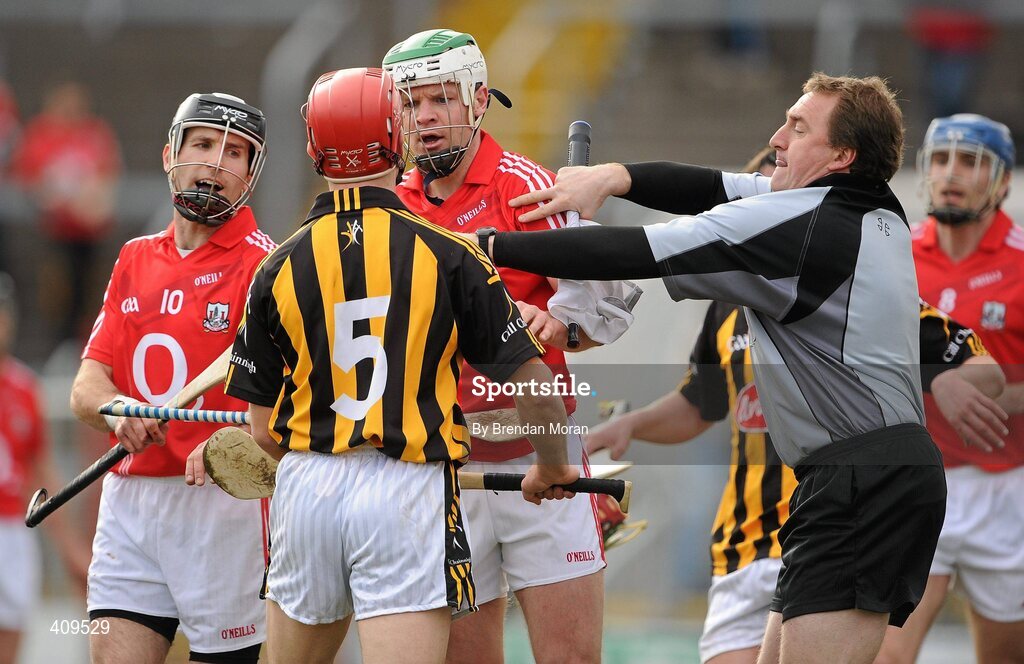 14 March 2010; Linesman Michael Wadding attempts to separate Niall McCarthy, Cork, and Tommy Walsh, Kilkenny, near the end of the first half. Allianz GAA Hurling National League, Division 1, Round 3, Cork v Kilkenny, Pairc Ui Chaoimh, Cork. Picture credit: Brendan Moran / SPORTSFILE