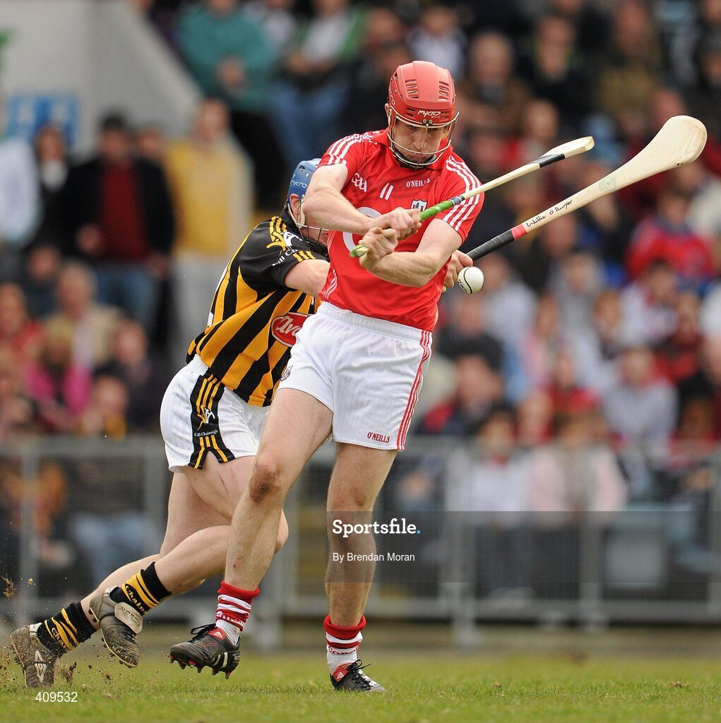 14 March 2010; Mark O'Sullivan, Cork, is hooked by Willie O'Dwyer, Kilkenny. Allianz GAA Hurling National League, Division 1, Round 3, Cork v Kilkenny, Pairc Ui Chaoimh, Cork. Picture credit: Brendan Moran / SPORTSFILE
