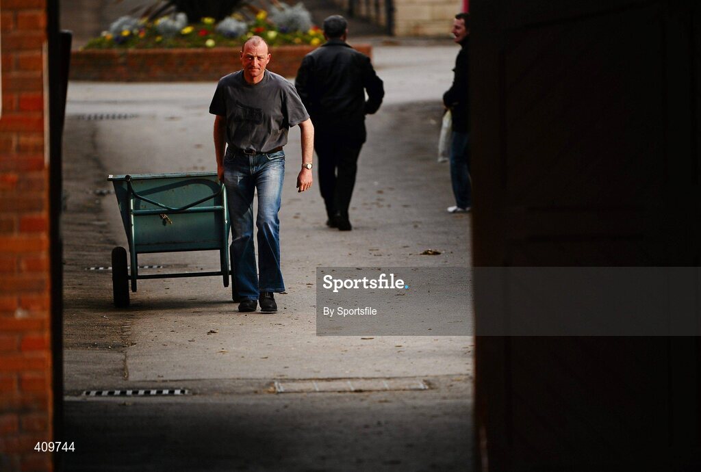 15 March 2010; A general view of workers in the stables ahead of the 2010 Cheltenham Festival. Prestbury Park, Cheltenham, Gloucestershire, England. Photo by Sportsfile