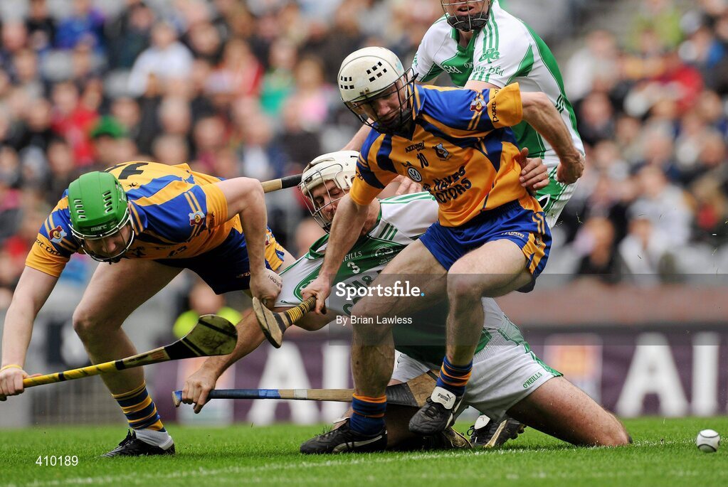 17 March 2010; Niall Hayes and Joe Canning, left, Portumna, in action against Aidan Cummins, Ballyhale Shamrocks. AIB GAA Hurling All-Ireland Senior Club Championship Final, Ballyhale Shamrocks v Portumna, Croke Park, Dublin. Picture credit: Brian Lawless / SPORTSFILE