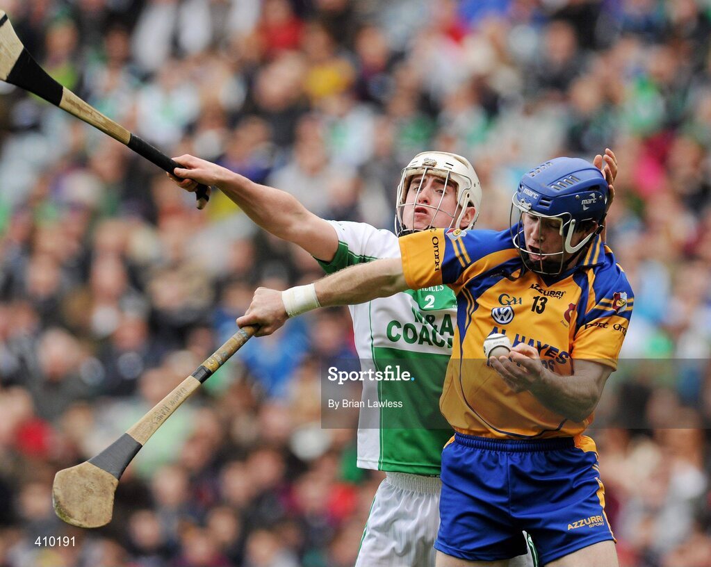17 March 2010; Damien Hayes, Portumna, in action against Alan Cuddihy, Ballyhale Shamrocks. AIB GAA Hurling All-Ireland Senior Club Championship Final, Ballyhale Shamrocks v Portumna, Croke Park, Dublin. Picture credit: Brian Lawless / SPORTSFILE