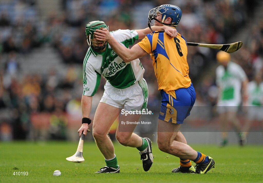 17 March 2010; Henry Shefflin, Ballyhale Shamrocks, in action against Michael Ryan, Portumna. AIB GAA Hurling All-Ireland Senior Club Championship Final, Ballyhale Shamrocks v Portumna, Croke Park, Dublin. Picture credit: Brendan Moran / SPORTSFILE