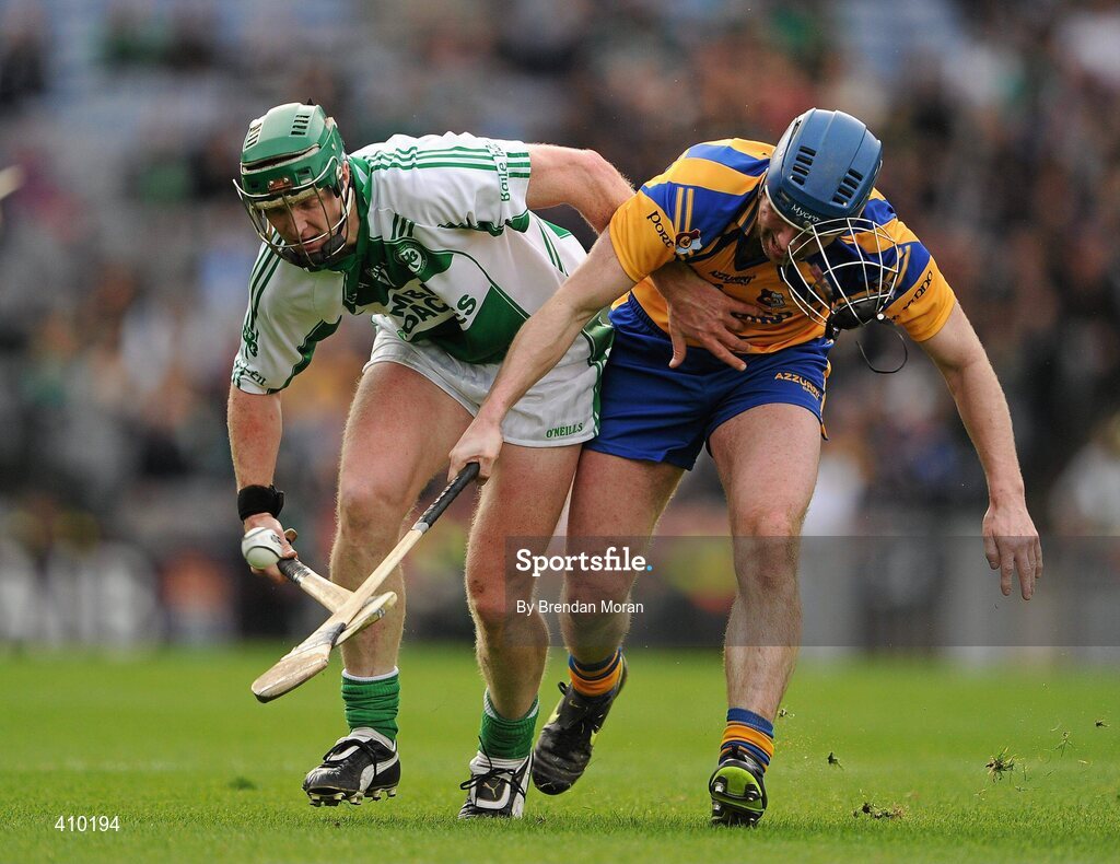 17 March 2010; Henry Shefflin, Ballyhale Shamrocks, in action against Michael Ryan, Portumna. AIB GAA Hurling All-Ireland Senior Club Championship Final, Ballyhale Shamrocks v Portumna, Croke Park, Dublin. Picture credit: Brendan Moran / SPORTSFILE