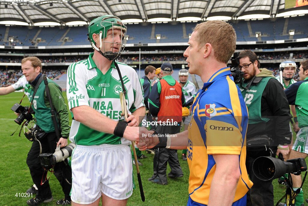 17 March 2010; Henry Shefflin, Ballyhale Shamrocks, shakes hands with Ollie Canning, Portumna, after the final whistle. AIB GAA Hurling All-Ireland Senior Club Championship Final, Ballyhale Shamrocks v Portumna, Croke Park, Dublin. Picture credit: Brendan Moran / SPORTSFILE