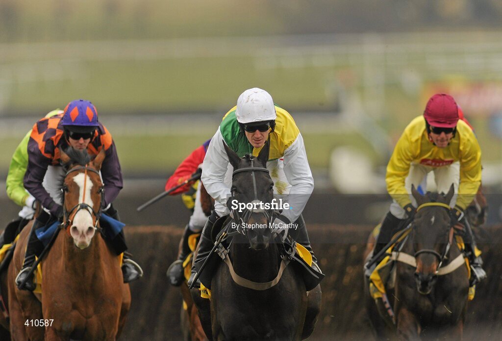 18 March 2010; Albertas Run, with Tony McCoy up, centre, on their way to winning the Ryanair Chase. Cheltenham Racing Festival - Thursday. Prestbury Park, Cheltenham, Gloucestershire, England. Picture credit: Stephen McCarthy / SPORTSFILE