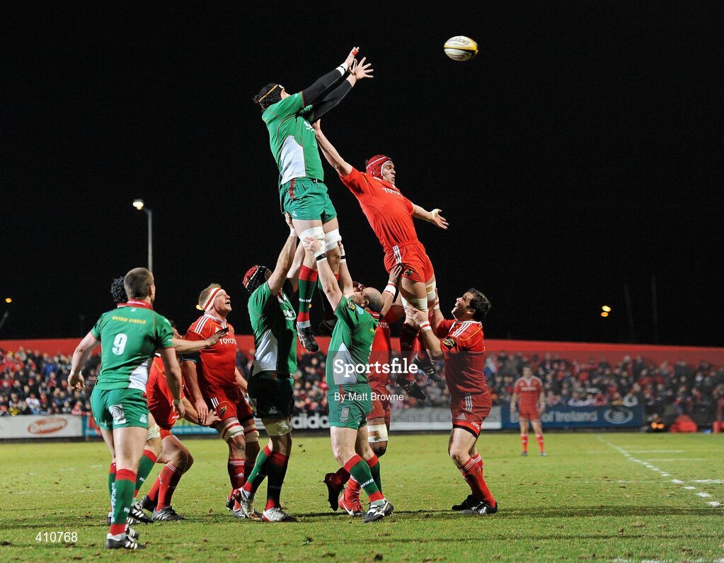 18 March 2010; Lou Reed, Scarlets, wins possession in the line-out against Billy Holland, Munster. Celtic League, Munster v Scarlets, Musgrave Park, Cork. Picture credit: Matt Browne / SPORTSFILE