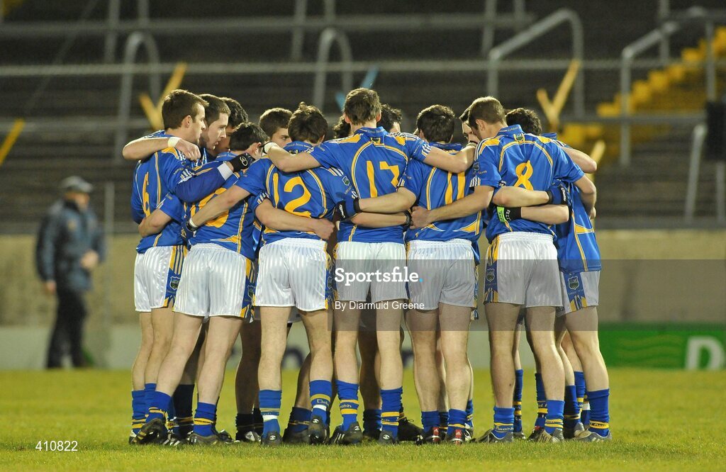 18 March 2010; The Tipperary team gather together in a huddle before the game. Cadbury Munster GAA Football Under 21 Championship Semi-Final, Tipperary v Limerick, Semple Stadium, Thurles, Co. Tipperary. Picture credit: Diarmuid Greene / SPORTSFILE