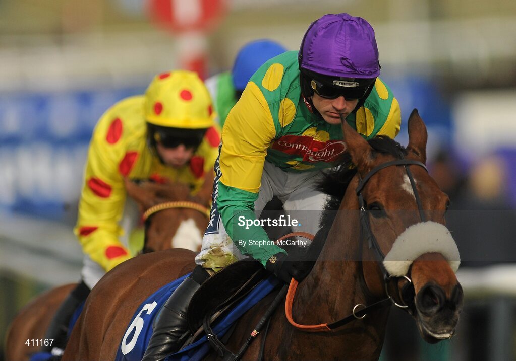 17 March 2010; Master Minded, with Ruby Walsh up, during the Seasons Holidays Queen Mother Champion Chase. Cheltenham Racing Festival - Wednesday. Prestbury Park, Cheltenham, Gloucestershire, England. Picture credit: Stephen McCarthy / SPORTSFILE