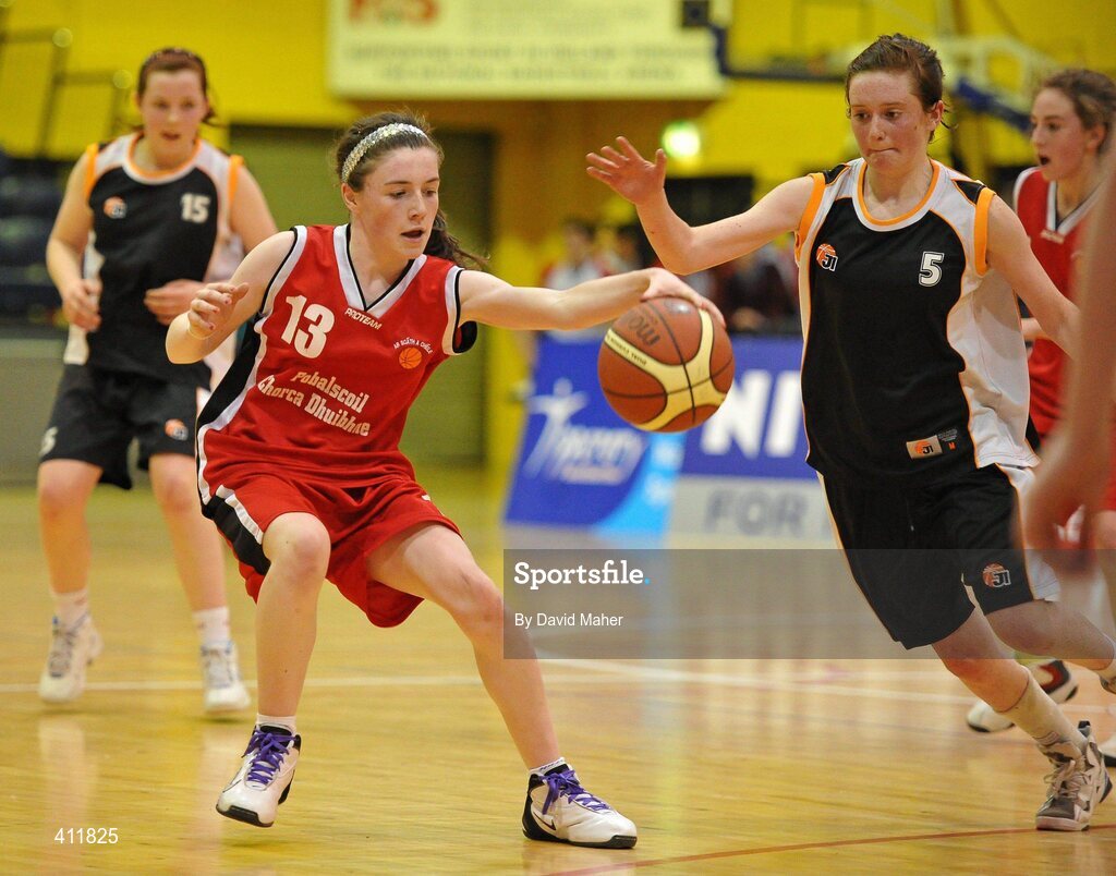 22 March 2010; Kate Ni Shuilleabhain, Pobailscoil Dingle, in action against Sarah Keehan, Gort Community School. U16B Girls - All-Ireland Schools League Finals 2010, Gort Community School, Galway v Pobailscoil Dingle, Kerry. National Basketball Arena, Tallaght, Dublin. Picture credit: David Maher / SPORTSFILE