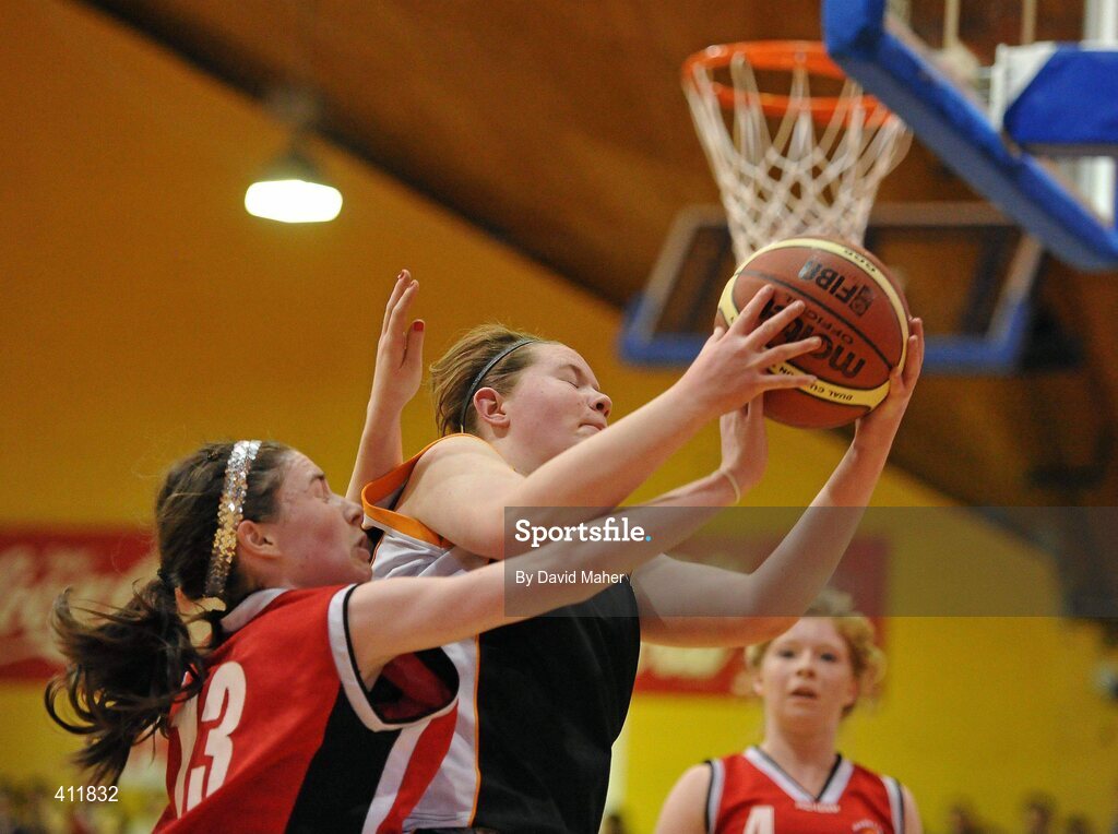 22 March 2010; Rachel Mahon, Gort Community School, in action against Kate Ni Shuilleabhain, Pobailscoil Dingle. U16B Girls - All-Ireland Schools League Finals 2010, Gort Community School, Galway v Pobailscoil Dingle, Kerry, National Basketball Arena, Tallaght, Dublin. Picture credit: David Maher / SPORTSFILE