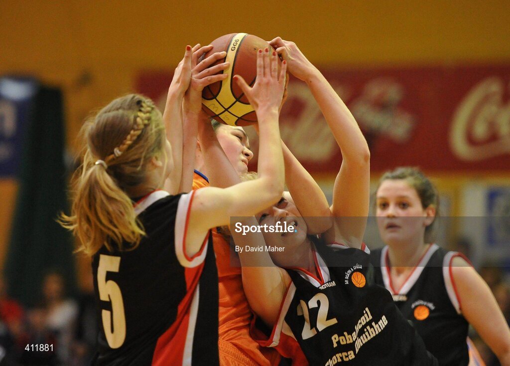 22 March 2010; Emma Prindibhil, left, and Fiona Ni Mhurchu, Pobailscoil Dingle, in action against Meadhbh Barry, Presentation Secondary School. U19B Girls - All-Ireland Schools League Finals 2010, Presentation Secondary School, Tralee v Pobailscoil Dingle, Kerry, National Basketball Arena, Tallaght, Dublin. Picture credit: David Maher / SPORTSFILE
