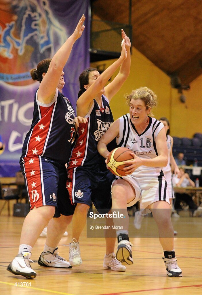 27 March 2010; Maura Guiney, Scruffy St Paul's, in action against Ellie Curran, left, and Sinead Boland, Oblate Dynamos. Basketball Ireland Women’s Division One Final, Oblate Dynamos, Dublin v Scruffy St Paul's, Killarney, Co. Kerry, National Basketball Arena, Tallaght, Dublin. Picture credit: Brendan Moran / SPORTSFILE