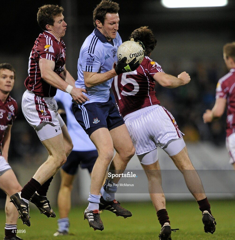 27 March 2010; Kevin Bonner, Dublin, in action against Gary Sice, left, and Matthew Clancy, Galway. Allianz GAA Football National League, Division 1, Round 6, Dublin v Galway, Parnell Park, Dublin. Picture credit: Ray McManus / SPORTSFILE