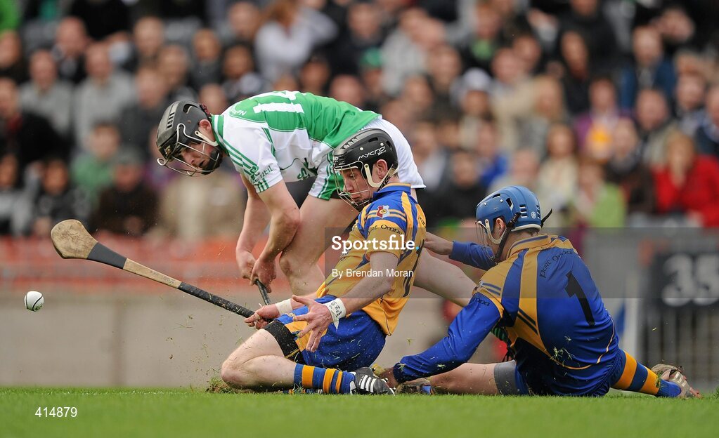 17 March 2010; Patrick Reid, Ballyhale Shamrocks, in action against Eugene McEntee and goalkeeper Ivan Canning, Portumna. AIB GAA Hurling All-Ireland Senior Club Championship Final, Ballyhale Shamrocks v Portumna, Croke Park, Dublin. Picture credit: Brendan Moran / SPORTSFILE