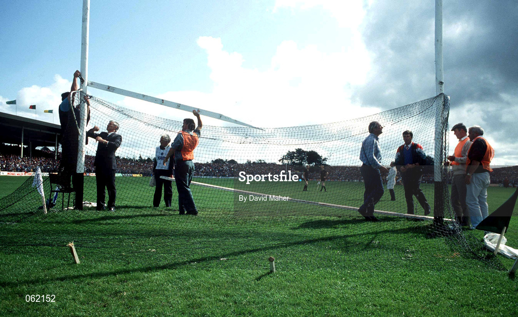 26 July 1992; Officials attempt to fix the broken crossbar during the Connacht Senior Football Championship Final match between Mayo and Roscommon at McHale Park in Castlebar, Mayo. Photo by David Maher/Sportsfile