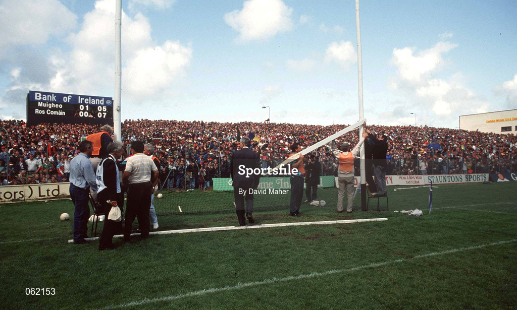 26 July 1992; Officials attempt to fix the broken crossbar during the Connacht Senior Football Championship Final match between Mayo and Roscommon at McHale Park in Castlebar, Mayo. Photo by David Maher/Sportsfile