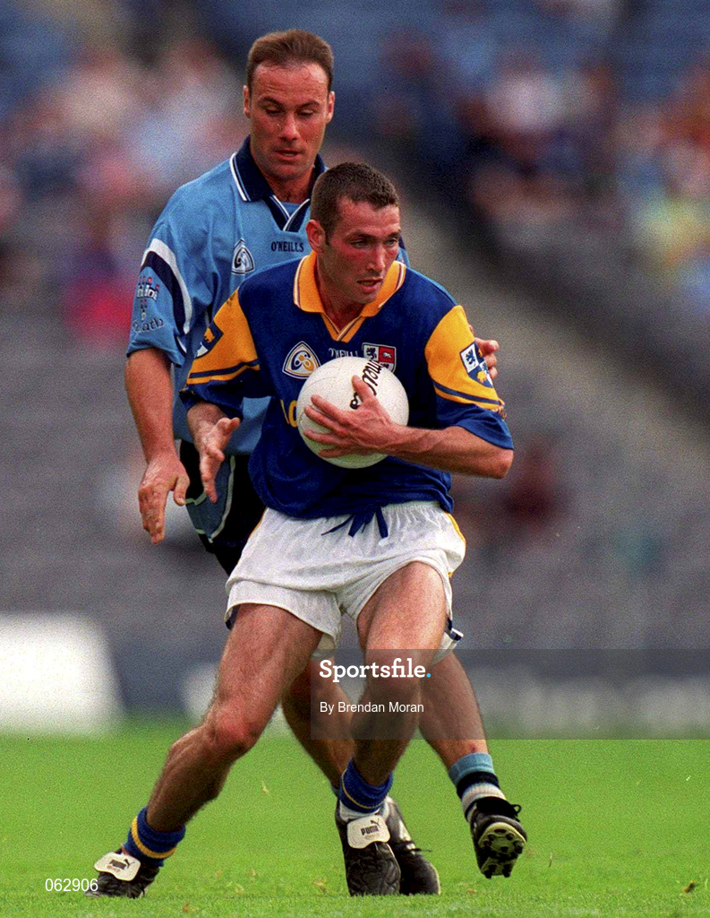 27 May 2001; Trevor Smullen of Longford in action against Paul Curran of Dublin during the Bank of Ireland Leinster Senior Football Championship Quarter-Final match between Dublin and Longford at Croke Park in Dublin. Photo by Brendan Moran/Sportsfile