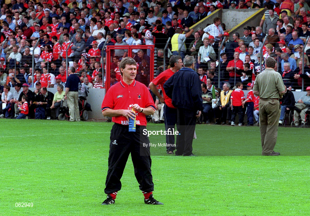 27 May 2001; Cork manager Tom Cashman ahead of the Guinness Munster Senior Hurling Championship Quarter-Final match between Cork and Limerick at Páirc Uí Chaoimh in Cork. Photo by Ray McManus/Sportsfile