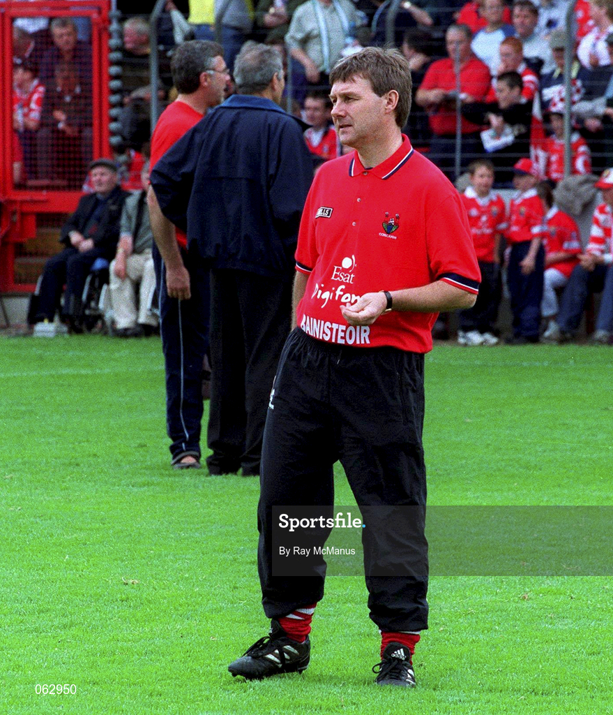 27 May 2001; Cork manager Tom Cashman ahead of the Guinness Munster Senior Hurling Championship Quarter-Final match between Cork and Limerick at Páirc Uí Chaoimh in Cork. Photo by Ray McManus/Sportsfile