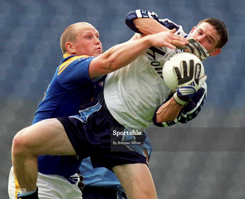 27 May 2001; Stephen Cluxton of Dublin goalkeeper in action against Niall Sheridan of Longford during the Bank of Ireland Leinster Senior Football Championship Quarter-Final match between Dublin and Longford at Croke Park in Dublin. Photo by Brendan Moran/Sportsfile
