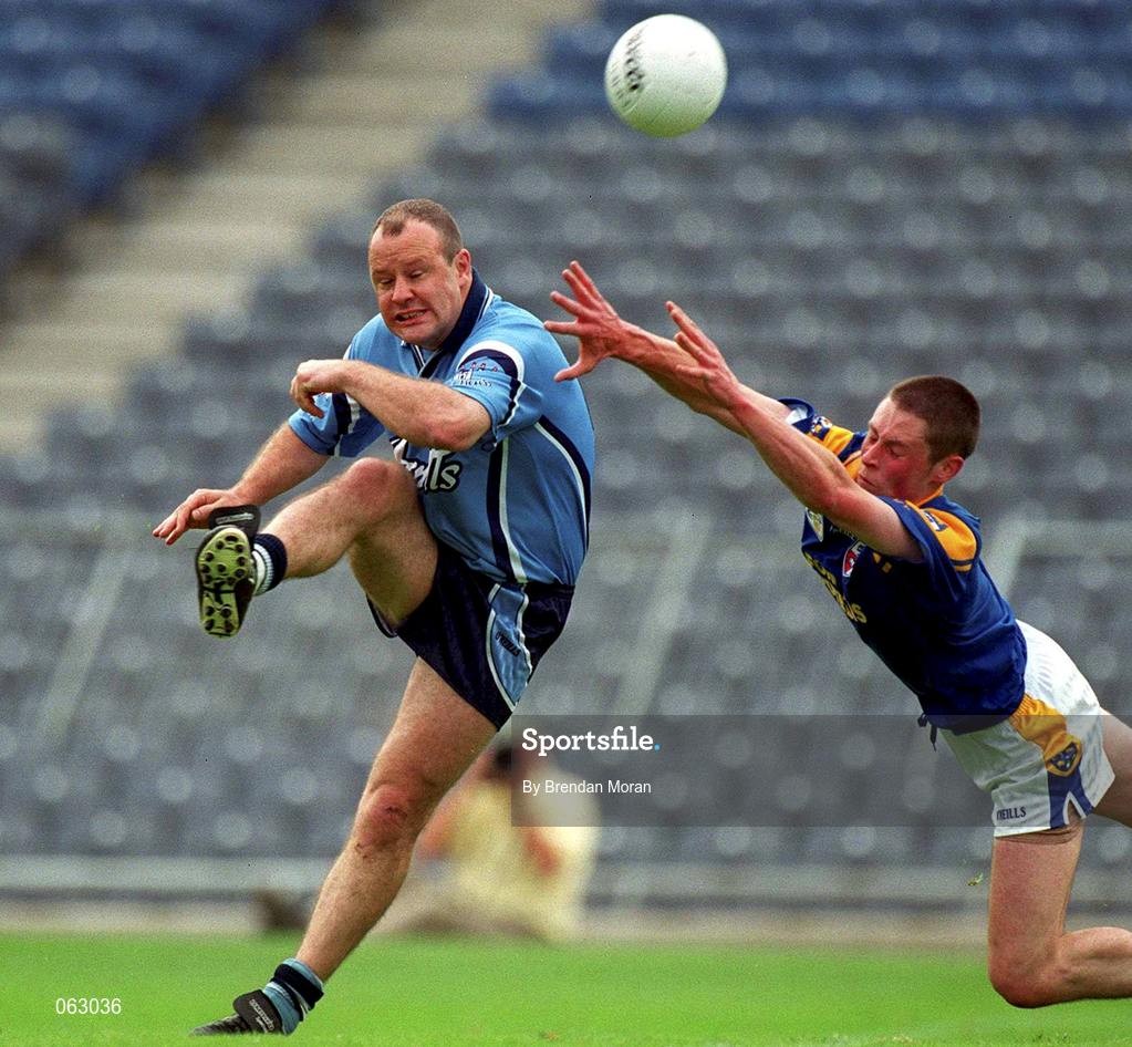 27 May 2001; Vinny Murphy of Dublin in action against Donal Ledwith of Longford during the Bank of Ireland Leinster Senior Football Championship Quarter-Final match between Dublin and Longford at Croke Park in Dublin. Photo by Brendan Moran/Sportsfile