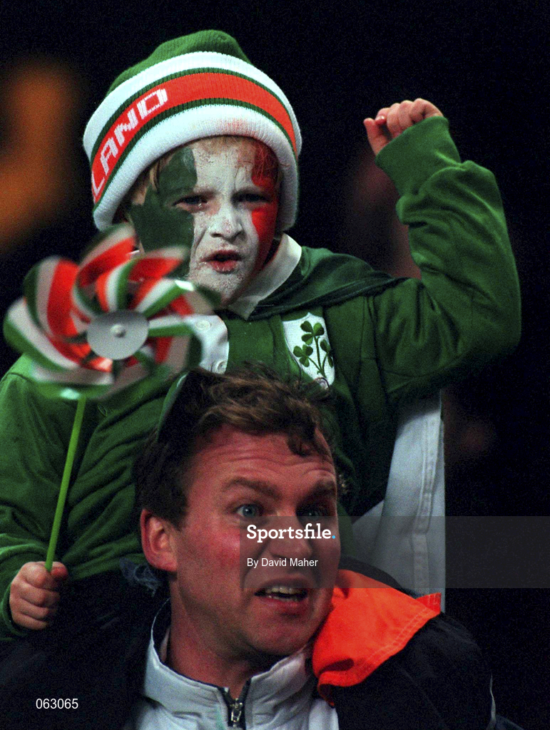23 February 2000; Republic of Ireland supporters during the International Friendly match between Republic of Ireland and Czech Republic at Lansdowne Road in Dublin. Photo by David Maher/Sportsfile